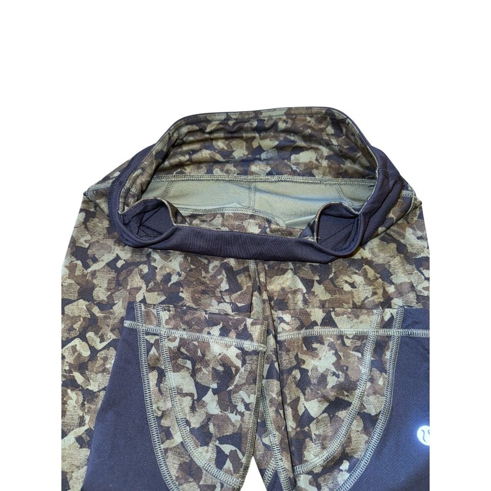 Lululemon Camo Print Capri Leggings Size Small - Picture 10 of 10